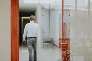 Man leaving work after quitting a job. Photo by Jornada Produtora on Unsplash