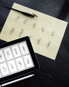 hand-drawn signatures that you can take a picture of to send in email. Photo by Signature Pro on Unsplash